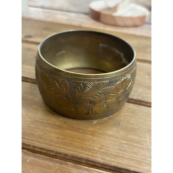 Vintage Brass Floral Etched Bangle Bracelet - Picture 9 of 9